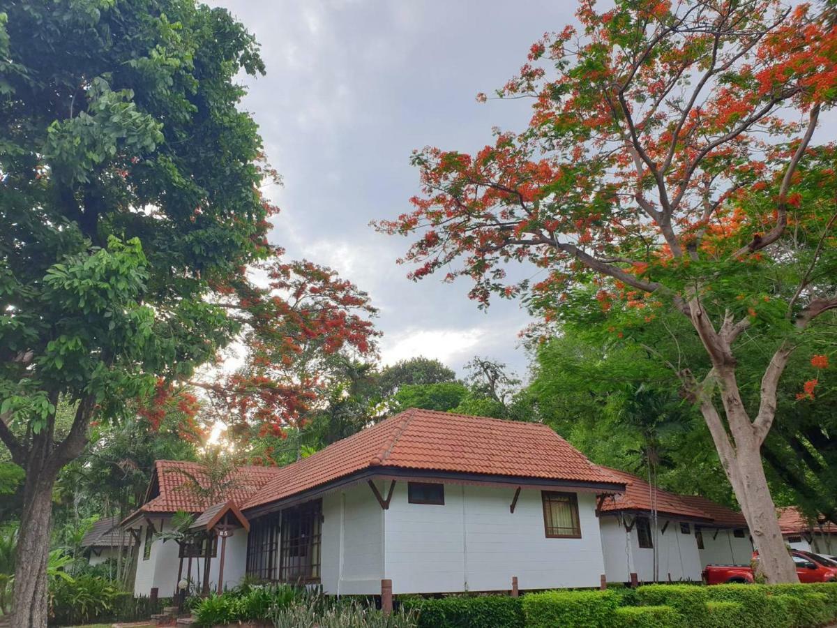 Supalai Pasak Resort Hotel And Spa Kaeng Khoi Exterior photo